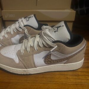 Nike air jordan lows